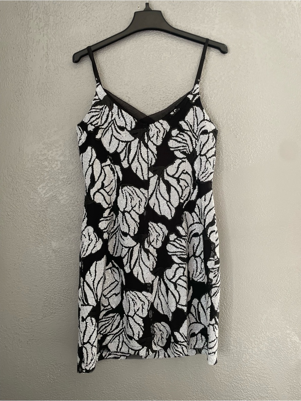 White House Black Market Black & White spaghetti, strap sequence dinner dress